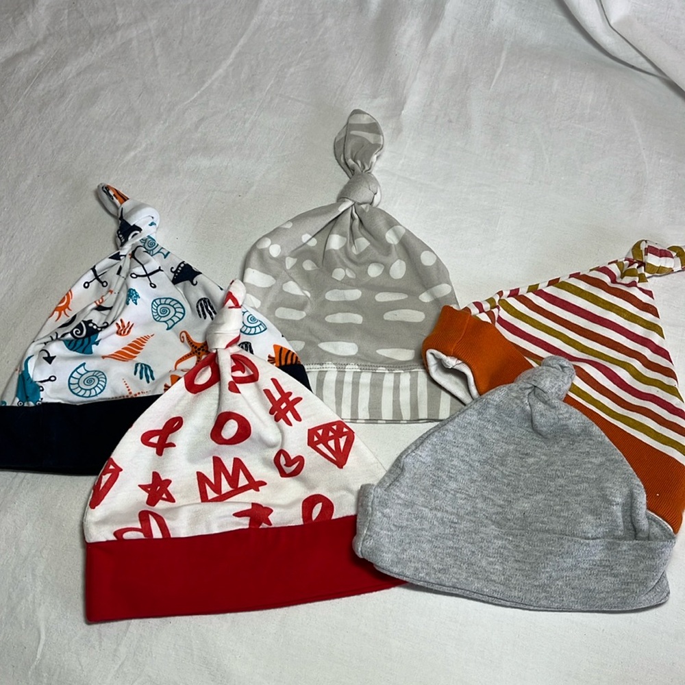 0-6M Bundle of 5 knot top baby hats